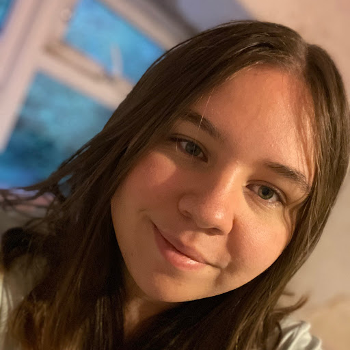 Holly Davies Photo 33