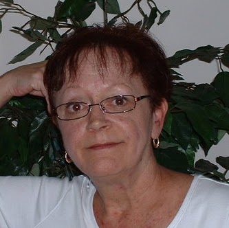 Elizabeth Chapman Photo 37