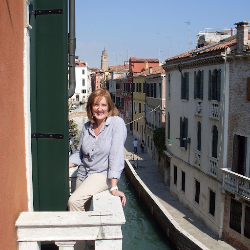 Becky Bradshaw Photo 6