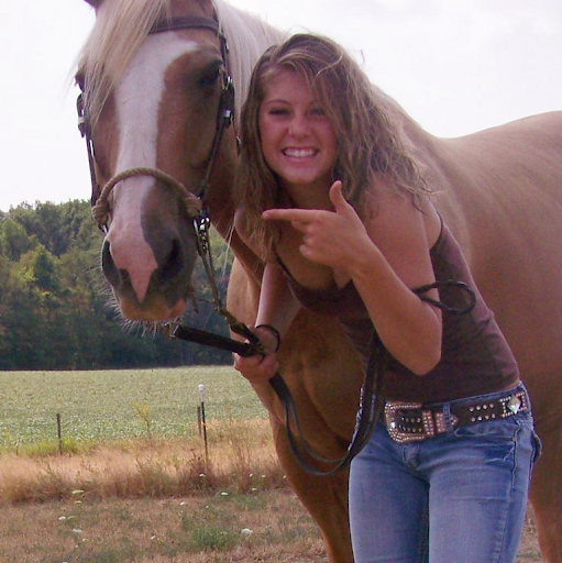 Brooke Bell Photo 15