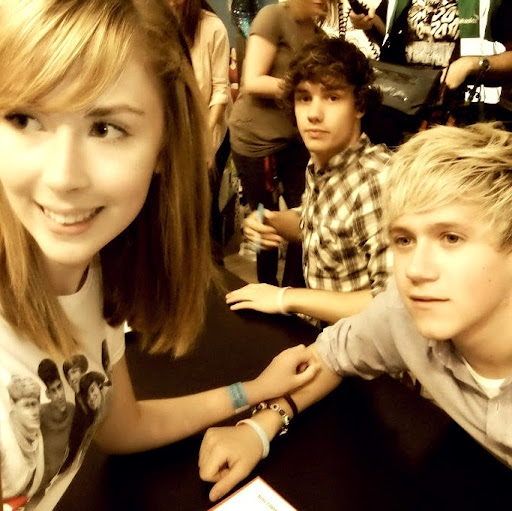 Laura Reeves Photo 24