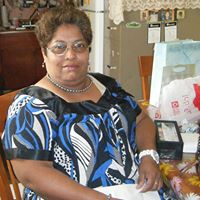 Julia Rosales Photo 12