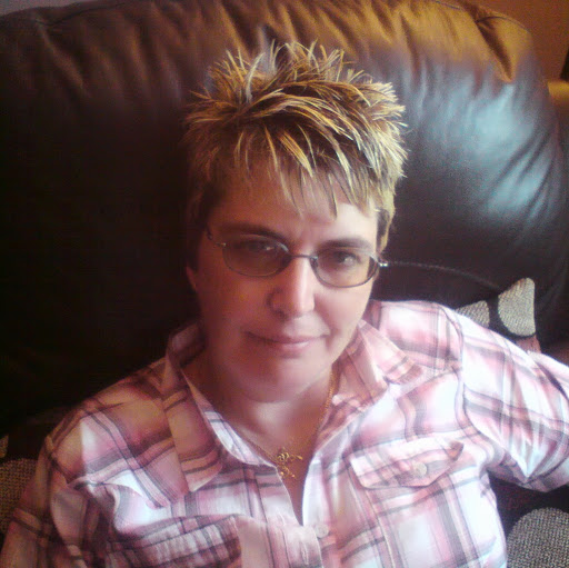 Julie Wills Photo 35