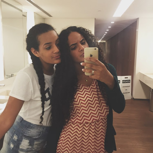 Laura Soares Photo 27
