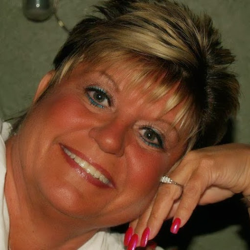 Julie Ewing Photo 37