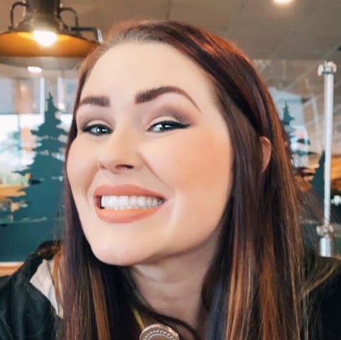 Angela Lynch Photo 38