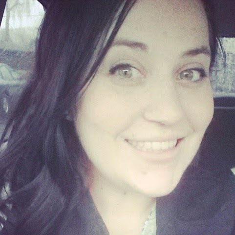 Stephanie Larson Photo 19