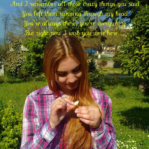 Julia Rossi Photo 10