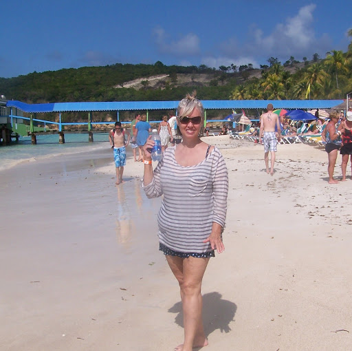 Antoinette Robinson Photo 20