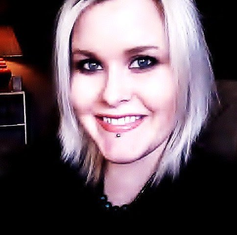 Jennifer Robison Photo 35
