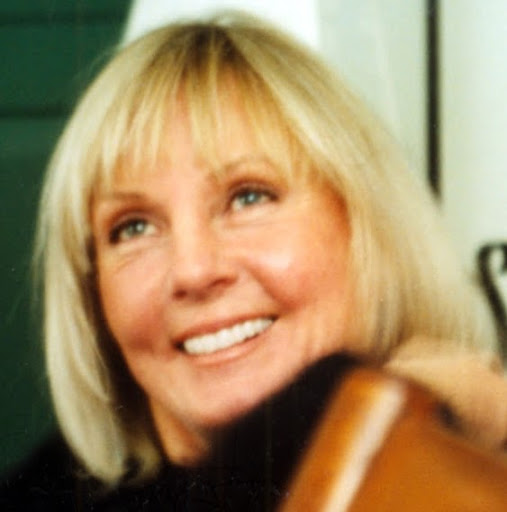 Lynn Barrett Photo 30