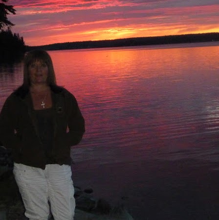 Melanie Hart Photo 41