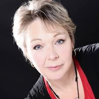 Robyn Faulkner Photo 10