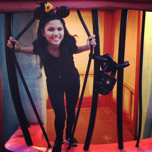 Jeanette Fernandez Photo 25