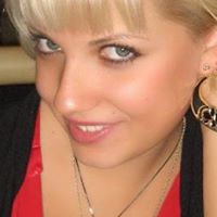 Julia Elliott Photo 33