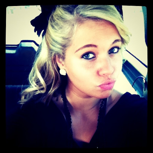 Samantha Carlson Photo 38
