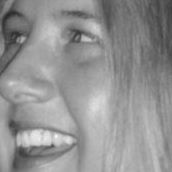 Sarah Weekes Photo 8