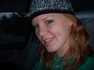 Hannah Edwards Photo 35