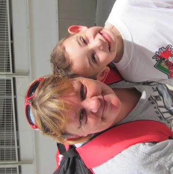 Amy Perry Photo 8