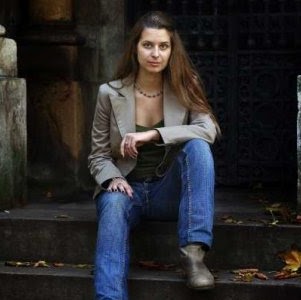 Diana Gordon Photo 39