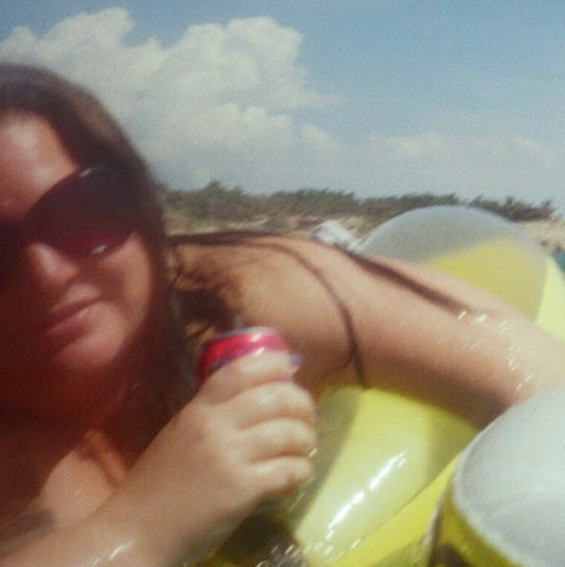 Emily Groves Photo 17