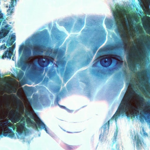 Anna Douglas Photo 36