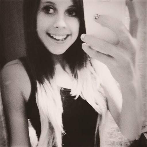 Julia Rossi Photo 13