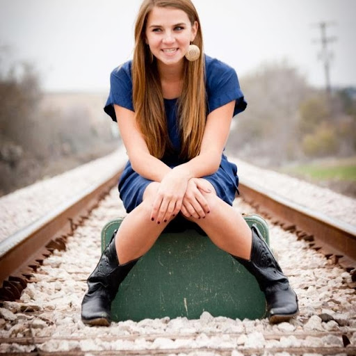 Allyson Bond Photo 7
