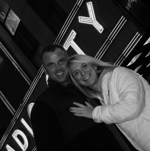 Michelle Devlin Photo 16