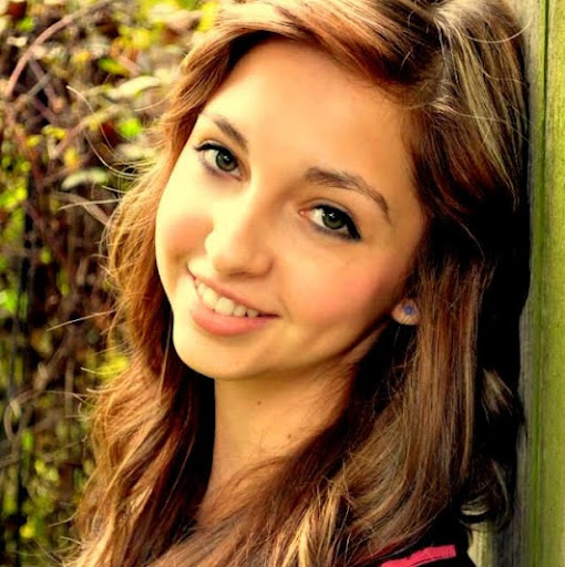 Sarah Alvarez Photo 39