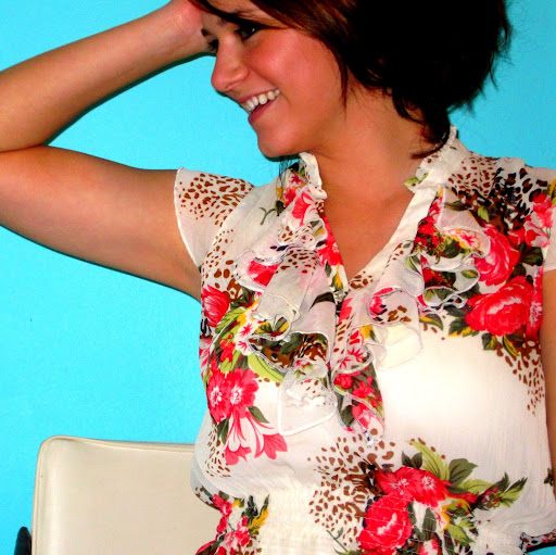 Elizabeth Devries Photo 21