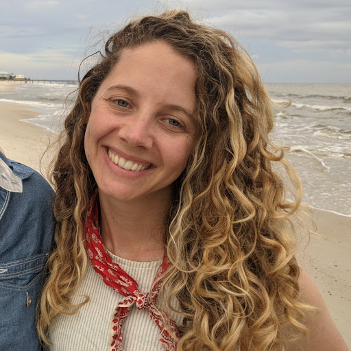 Claire Evans Photo 9