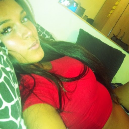 Samantha Reynolds Photo 16