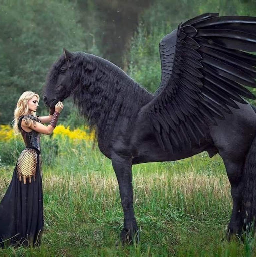 Victoria Atkins Photo 25