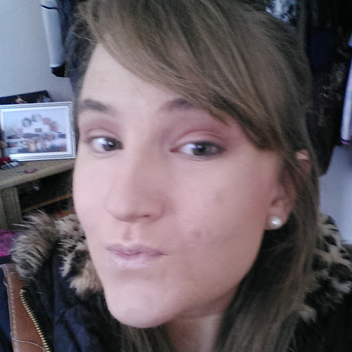 Katie Calvert Photo 6