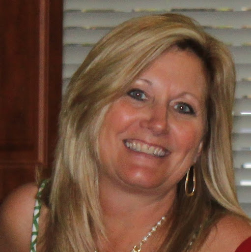 Dee Thompson Photo 13