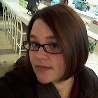 Kristen Leach Photo 15