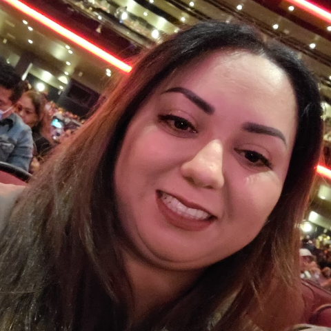 Julissa Estrada Photo 17