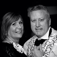 Julie Weller Photo 22