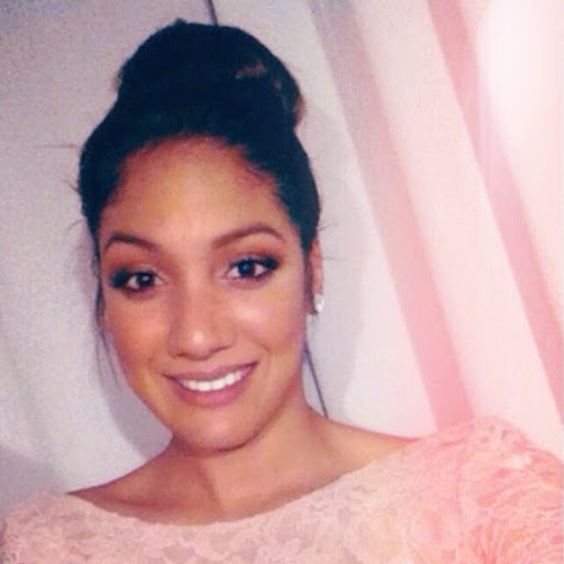 Rebecca Santos Photo 13