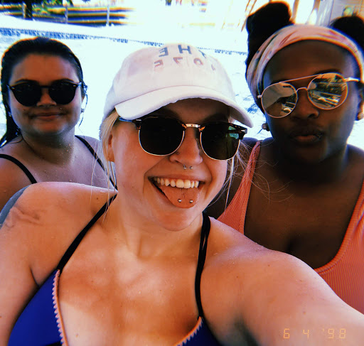 Katie Stapleton Photo 9