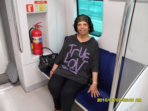 Elizabeth Ricci Photo 13