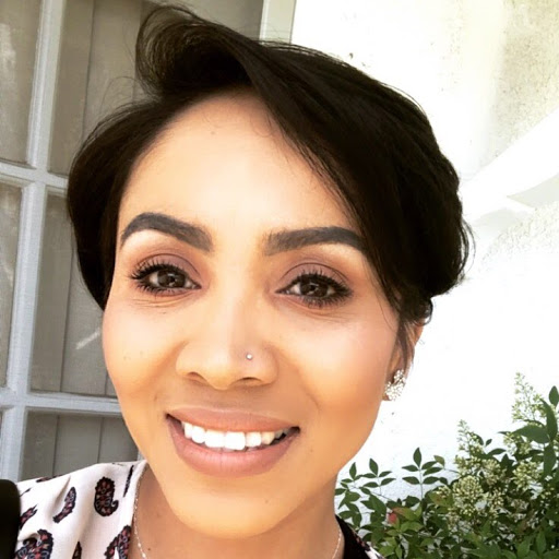 Elizabeth Espana Photo 5