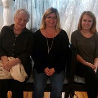 Christine Evans Photo 37