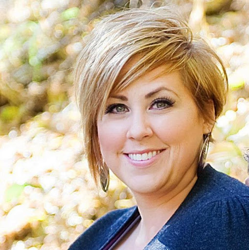 Melanie Ray Photo 14