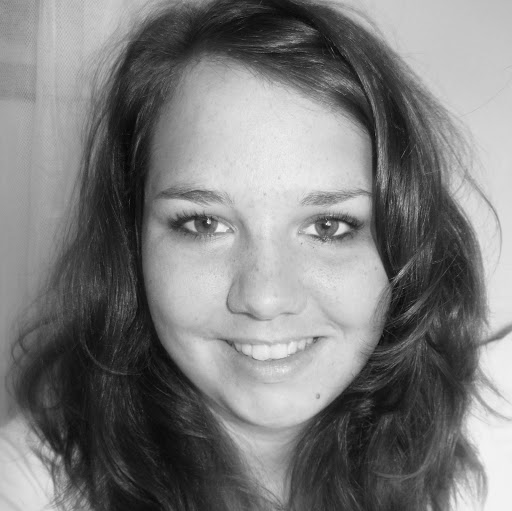 Laura Mayer Photo 11