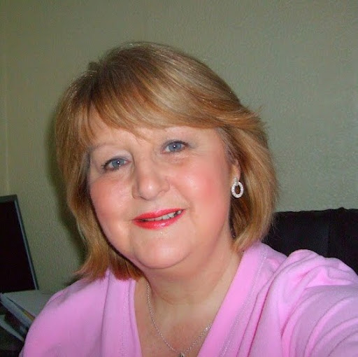 Christine Holmes Photo 31
