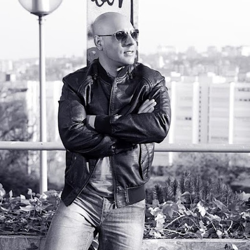 Luis Menendez Photo 21