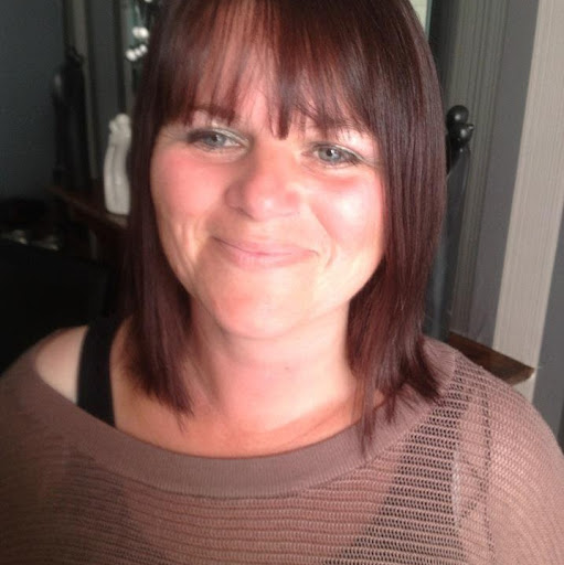 Lisa Hardy Photo 45