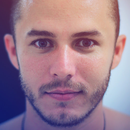 Adriano Rodrigues Photo 13